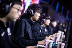 加赛决胜 T1加赛险胜FNC，以小组第二身份惊险出线